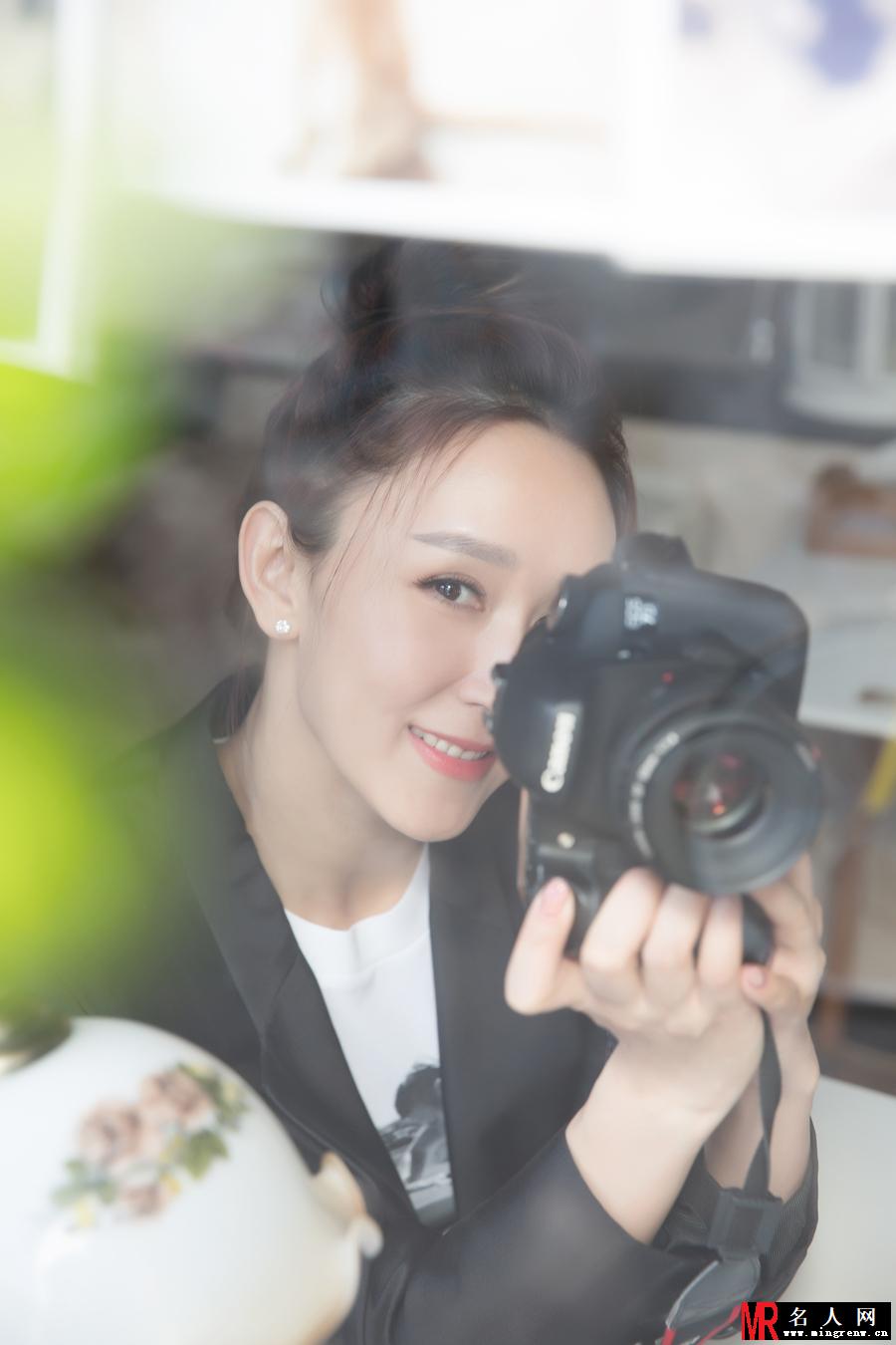 胡静玩转相机学摄影 自身同为镜头美人(1)