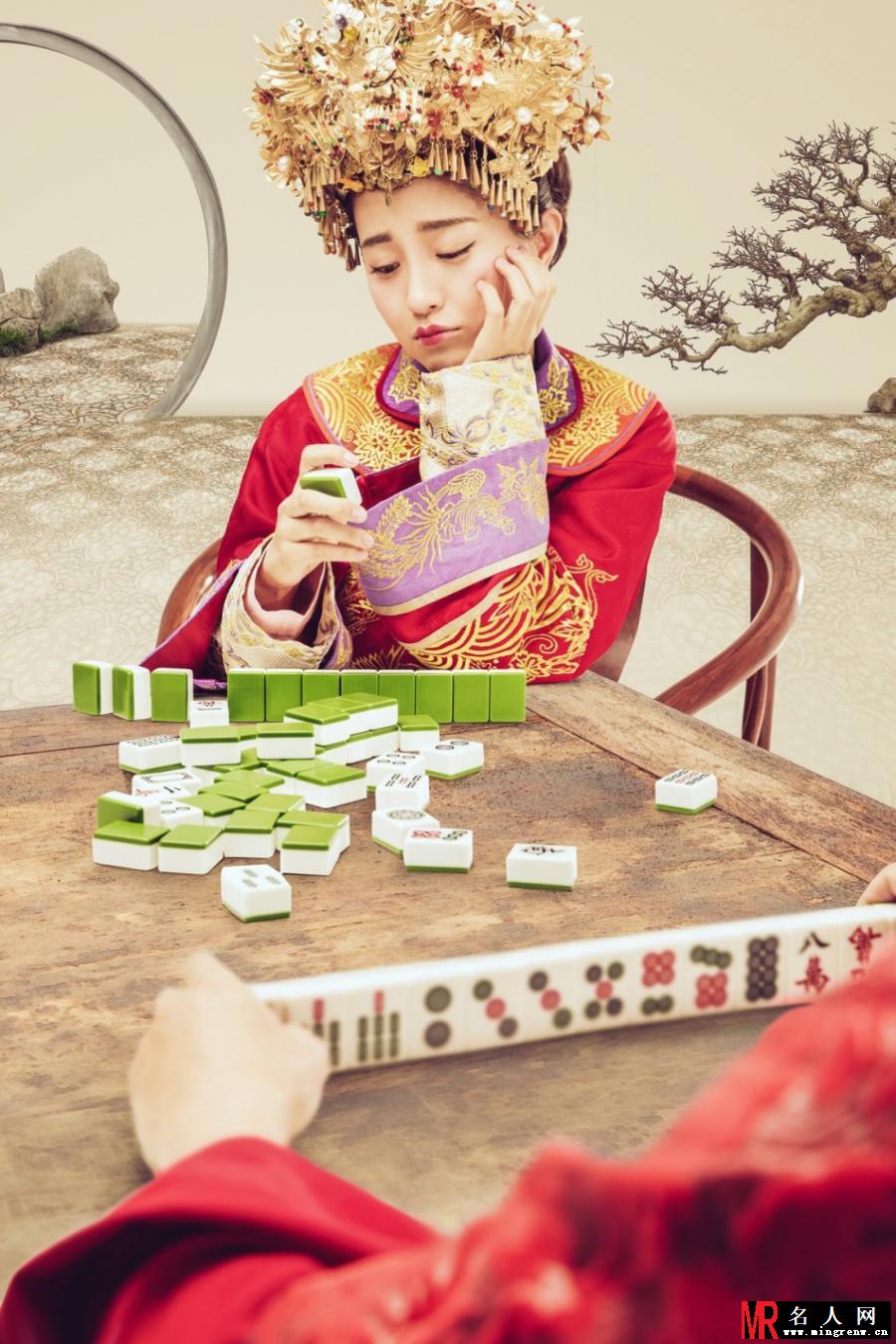 包贝尔包文婧传统婚纱照 女儿呆萌上镜(1)