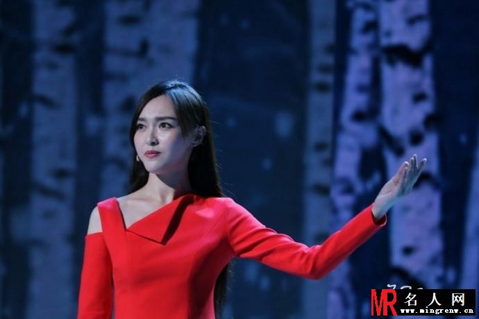 唐嫣出席朗诵会 红裙优雅气质动人(1)