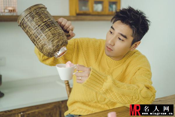 赵又廷封面大片曝光 居家男人悠闲惬意温暖帅气(1)