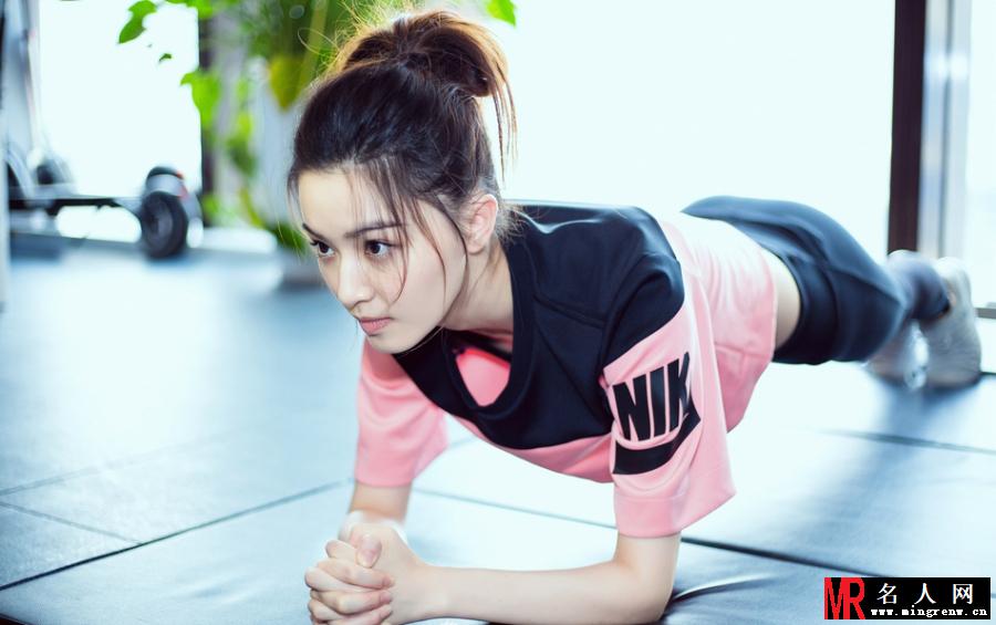 95后小花梁婧娴健身写真曝光 运动能量满满又不失甜美可爱(1)