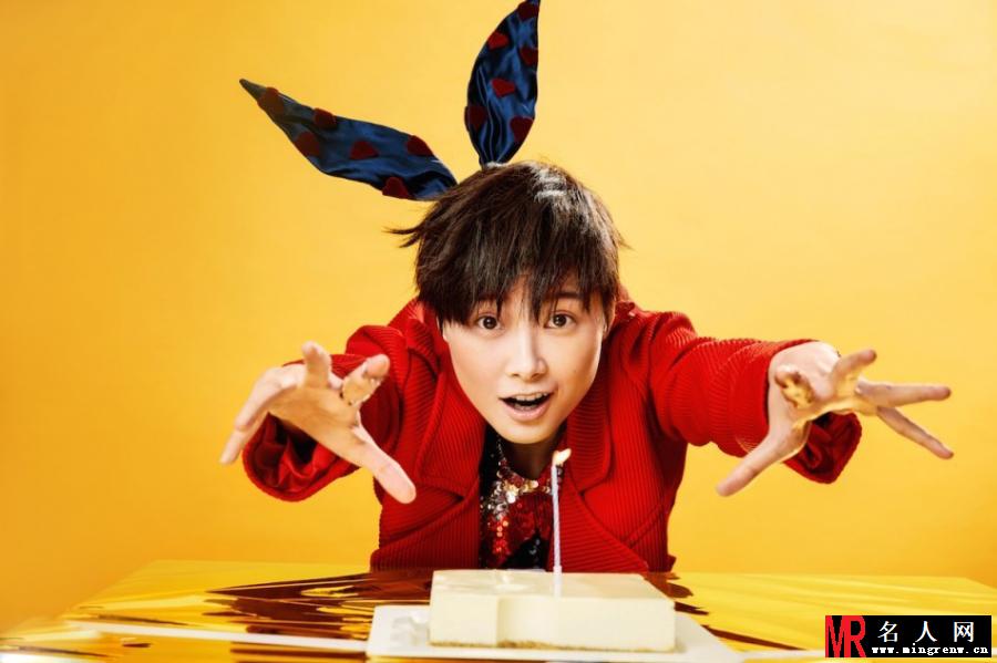 李宇春新年写真 表情逗趣狂卖萌(1)