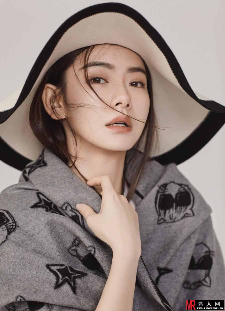 戚薇复古风时尚大片曝光 高冷不失女人味(1)