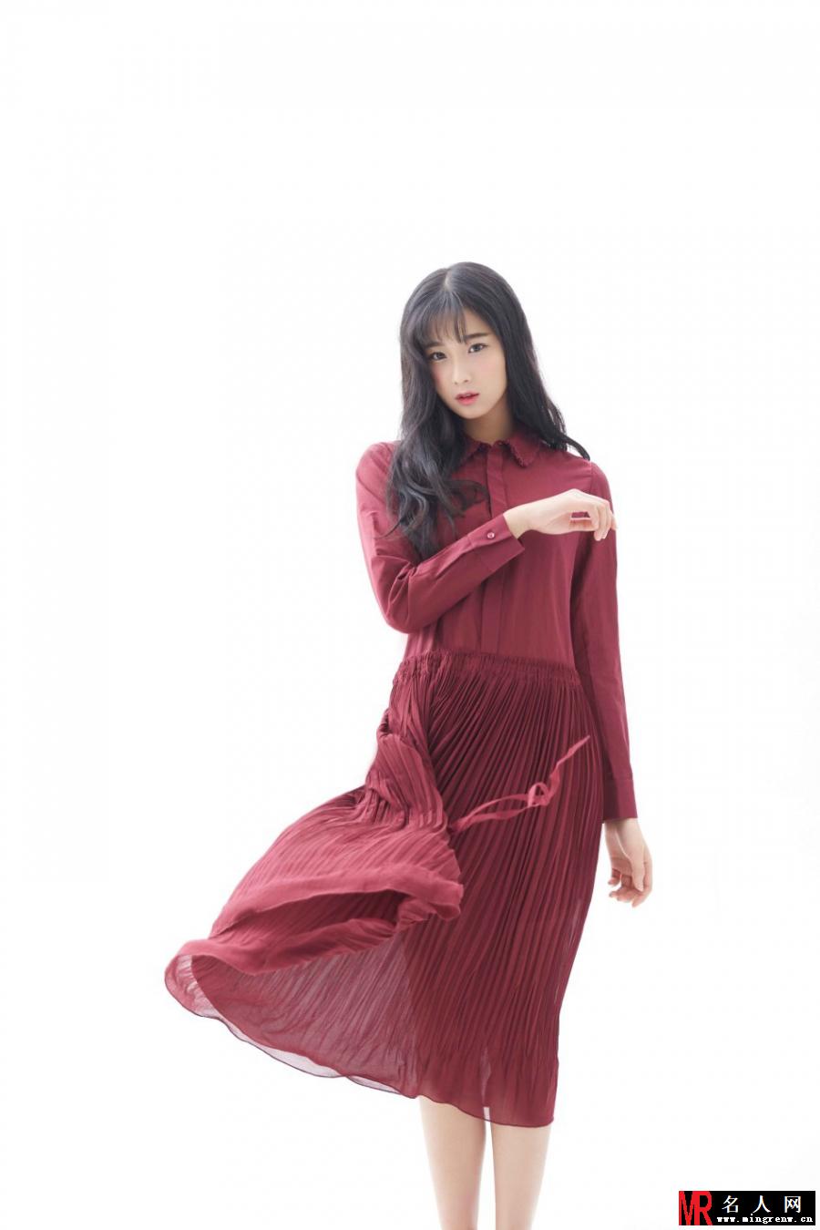 戚蓝尹精美写真 双面造型恬静温婉(1)