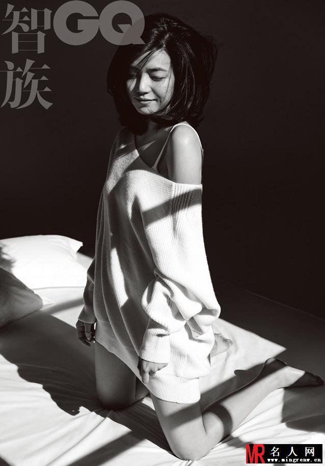 陈妍希黑白性感写真 眼神妩媚含情(1)