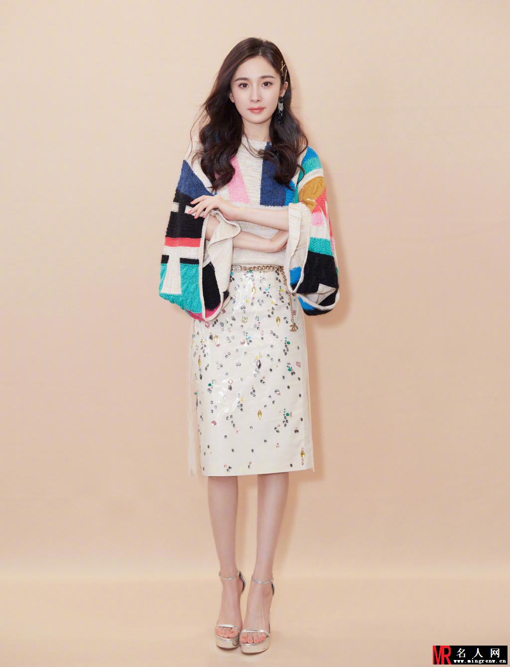 杨幂性感靓丽写真 眉眼弯弯美成仙女(1)