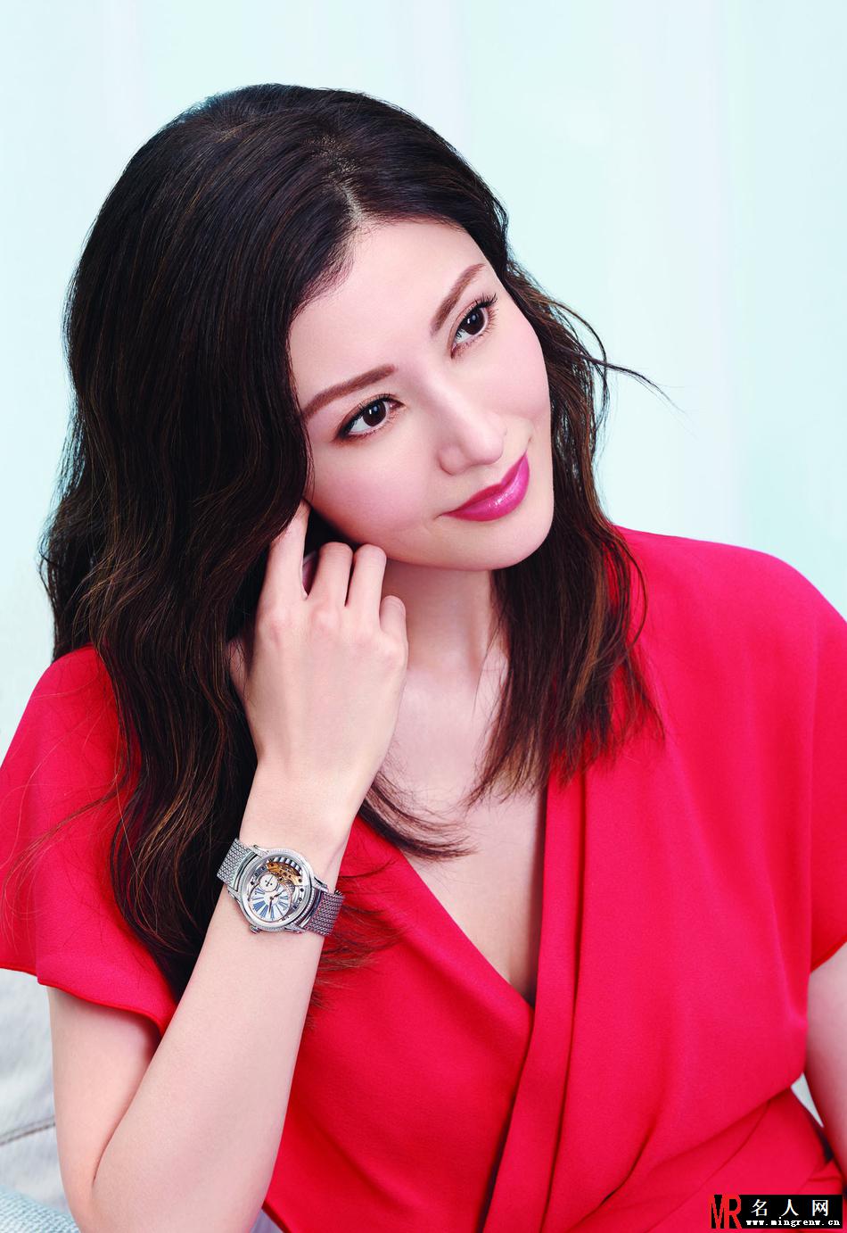 李嘉欣最新写真曝光 妆容淡雅尽显气质(1)