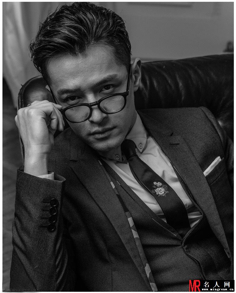 胡歌杂志大片 举手投足尽显成熟睿智(1)