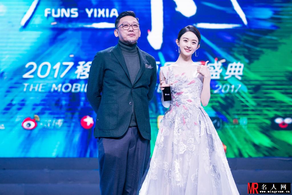 赵丽颖亮相移动视频风云盛典 获“年度移动视频影响力人物”(1)