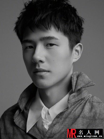 刘昊然黑白款写真 展现小男人别样魅力(1)