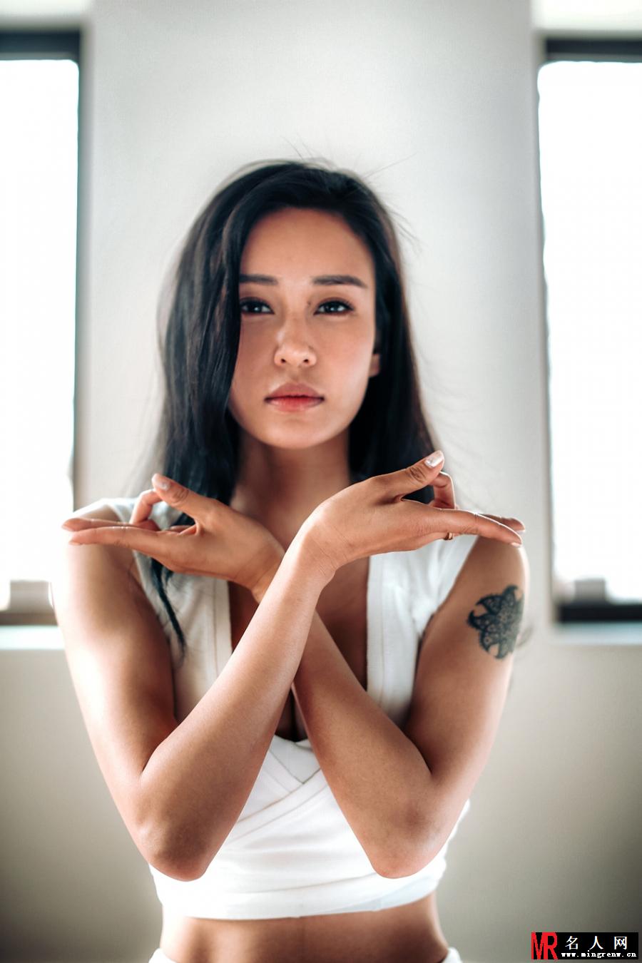 母其弥雅曝瑜伽写真 纤腰美腿女神范十足(1)