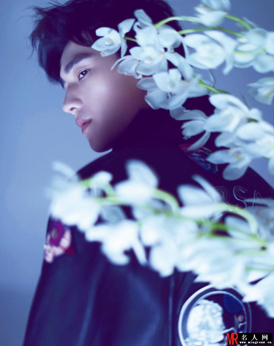 花一样的美男子！杨洋最新时尚写真(1)