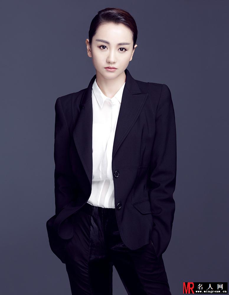 杨蓉霸气时尚大片 黑西装英气撩人(1)
