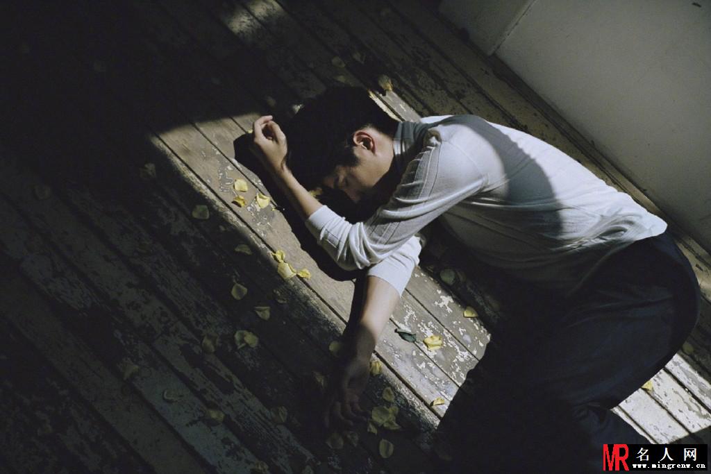 刘昊然质感写真曝光 见风少年越简单越迷人(1)