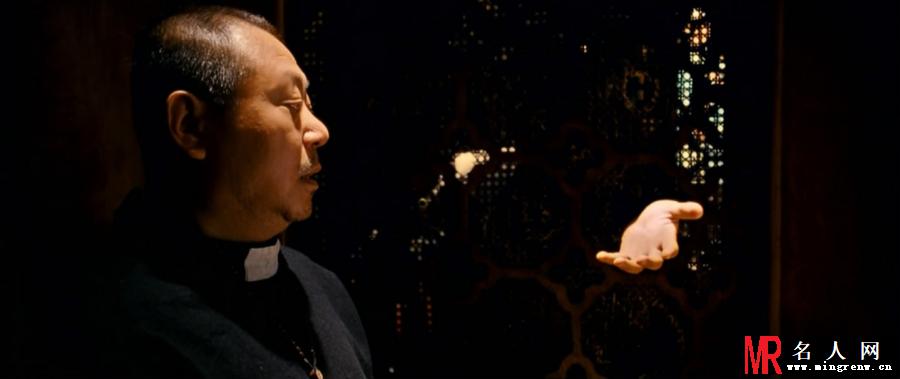 黄金大劫案电影版神父剧照(1)