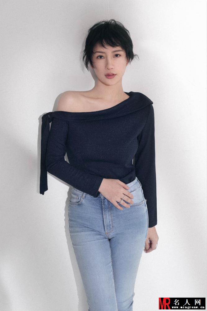 演员杨舒婷最新写真曝光  性感中不失干练自信有范儿(1)