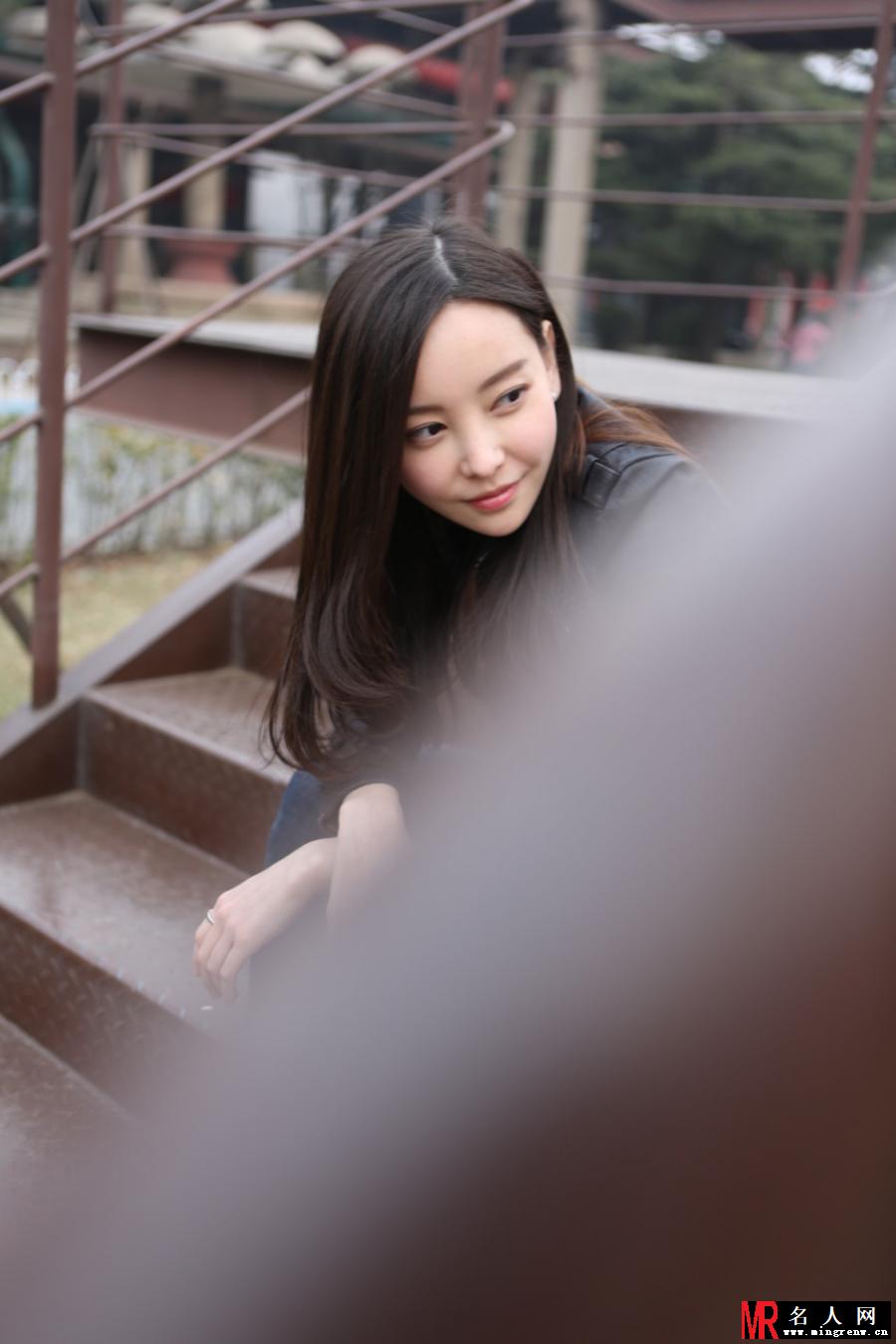 于文文时尚写真 玩转青春叛逆摇滚风(1)