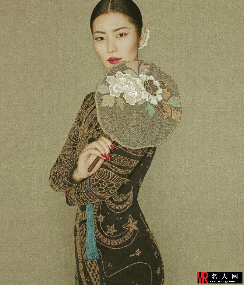 刘雯《镜花水月》古风写真优雅动人(1)