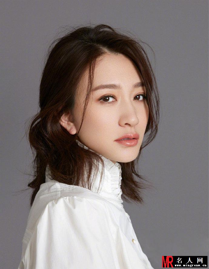 李小冉知性优雅写真 多套loo彰显知性魅力(1)