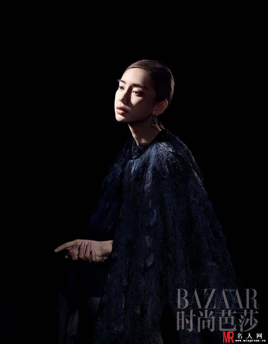 Angelababy时尚大片曝光 黑白光影下优雅动人化身精灵绽放自信光芒(1)