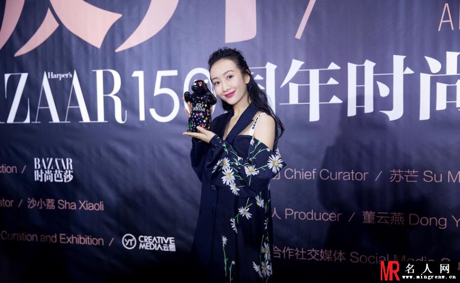 王鸥着不对称西装帅气有型 独特的拼接设计显大气精致(1)