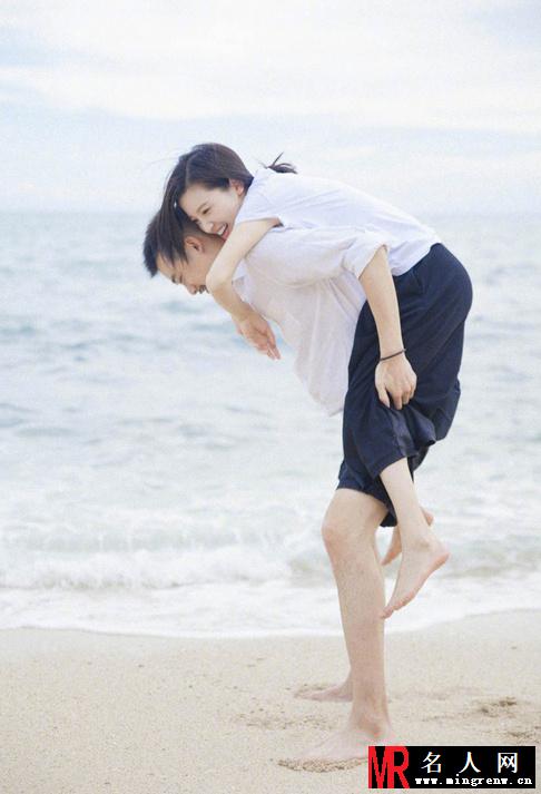 杨子姗吴中天生活照 牵手拥抱甜蜜无比(1)