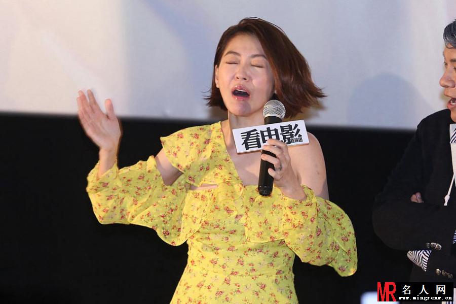 小S花裙美艳 却瞬变搞怪表情包(1)