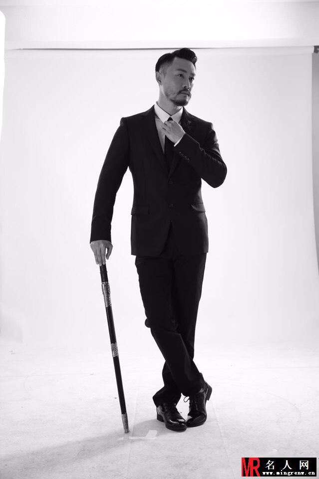 章贺魅力写真 演绎慵懒雅痞英伦风(1)
