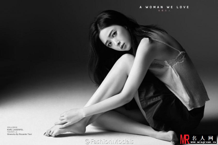 蒋欣大尺度性感写真 裸背秀美腿(1)