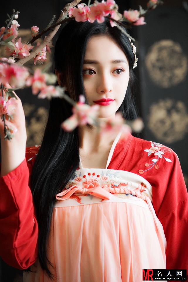 周洁琼古装扮温婉动人 娇美回眸俏兮盼兮(1)