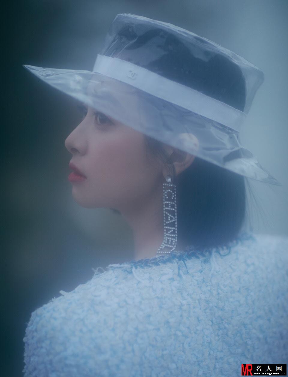 宋茜助阵Chanel巴黎大秀 蓝色套装清丽优雅大秀美腿(1)