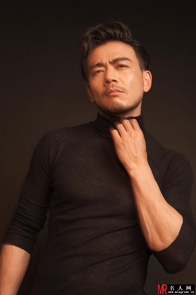 杨烁时尚写真 举手投足间尽展成熟男人魅力(1)
