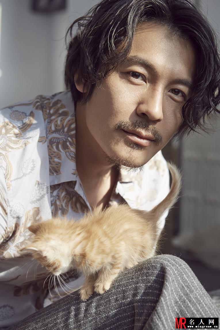 王东慵懒风写真(1)