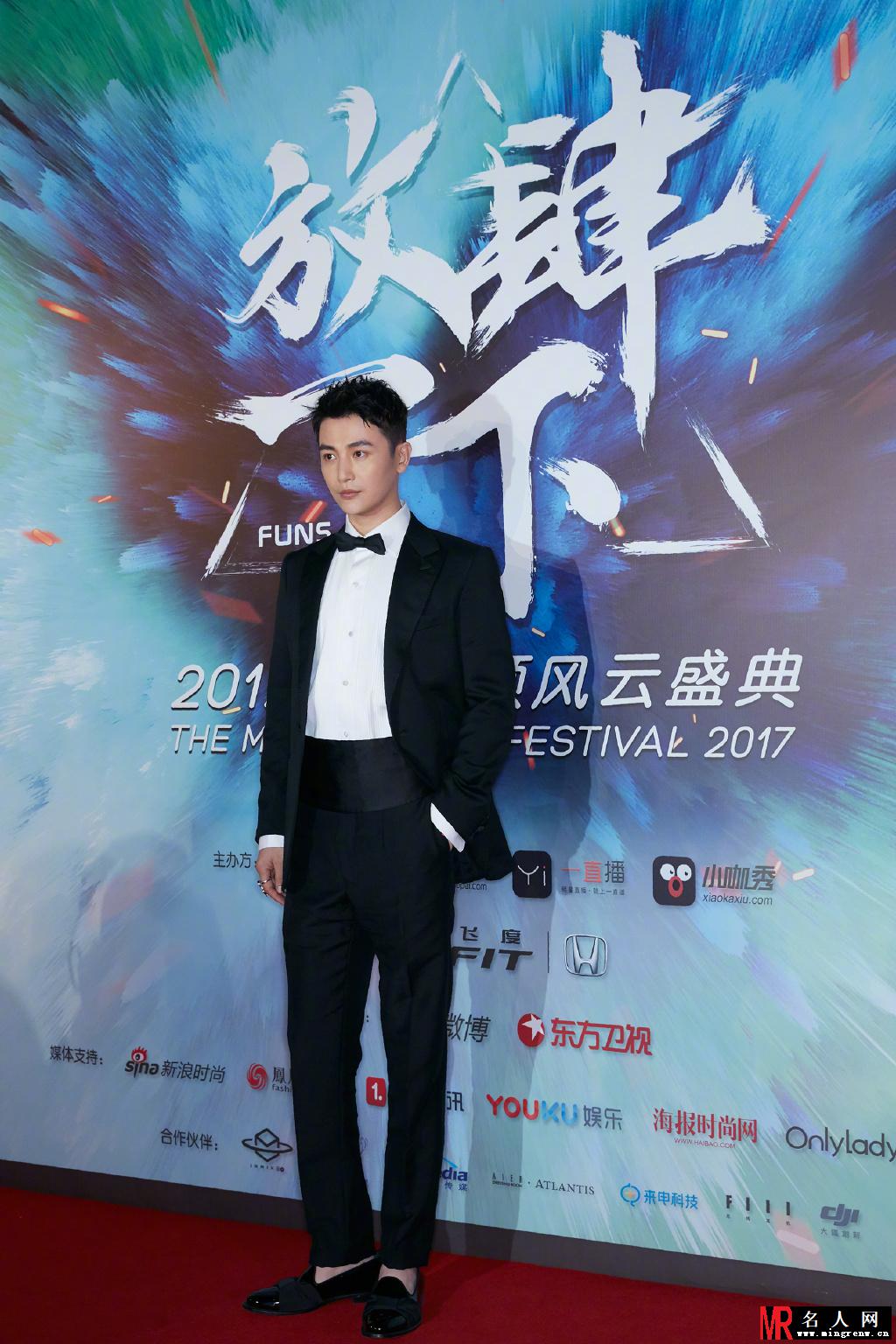 孙坚亮相移动视频风云盛典 获“年度突破男演员”(1)