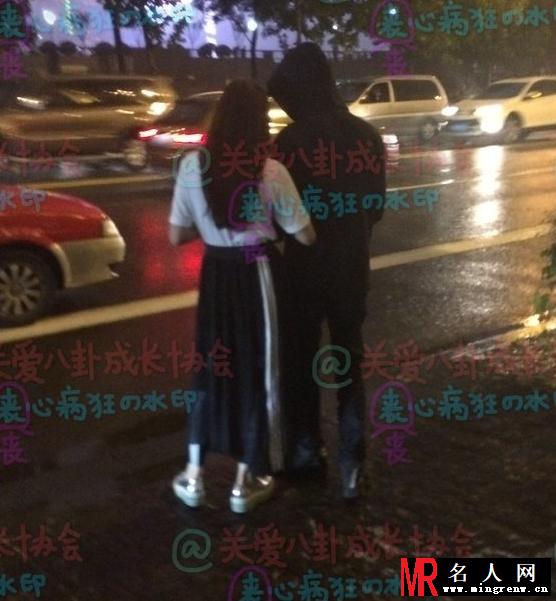 冯绍峰林允俩人一同逛街(1)