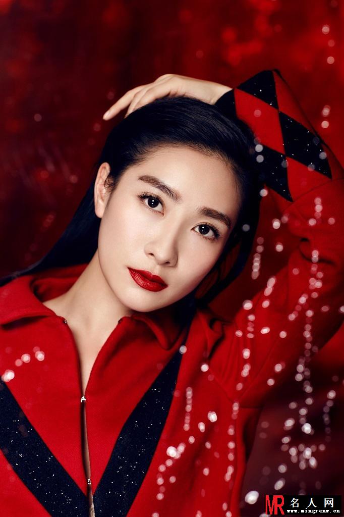 陶昕然新春写真 冷艳娇娃气场胜女王(1)
