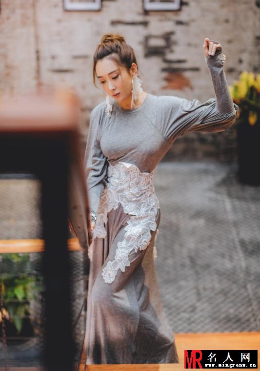 “春三十娘”杜若溪文艺写真曝光 将单品“腰封”穿出性感文艺范(1)