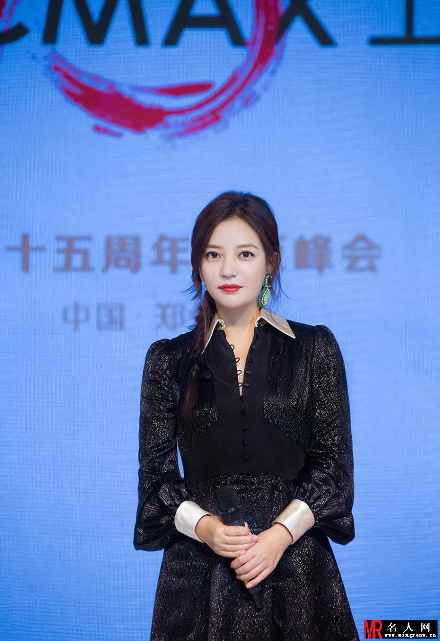 赵薇现身北京某活动 红唇娇艳气质优雅(1)