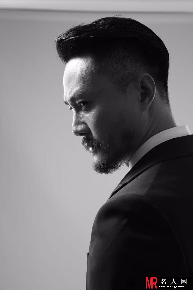 章贺魅力写真 演绎慵懒雅痞英伦风(1)
