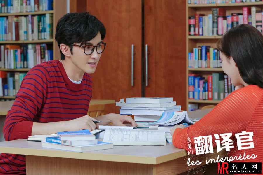 《翻译官》曝全员版海报 众人干练登场(1)