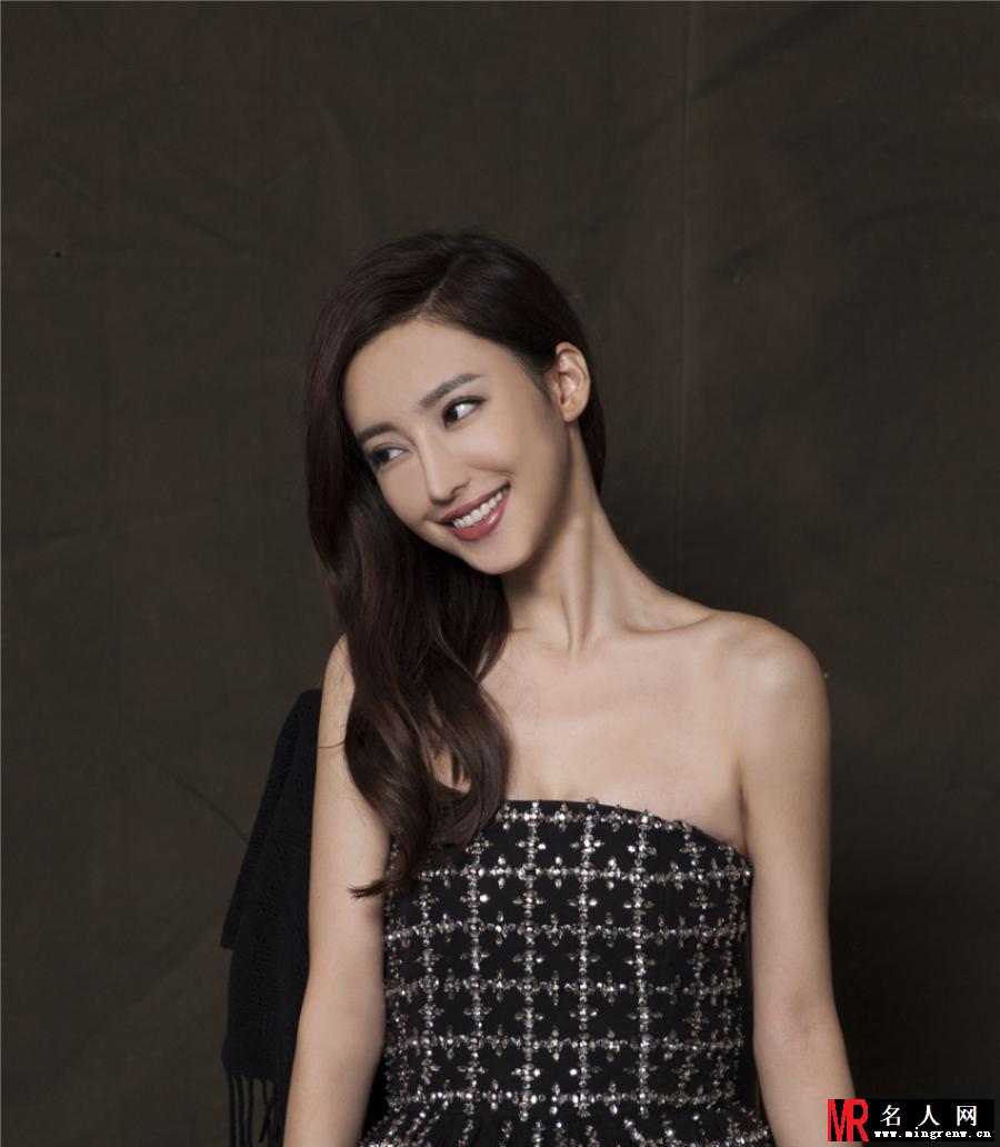 女星刘凡菲写真曝光 香肩微露气质恬静(1)