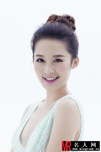 李沁清新风写真 俏皮靓丽惹人心动(1)