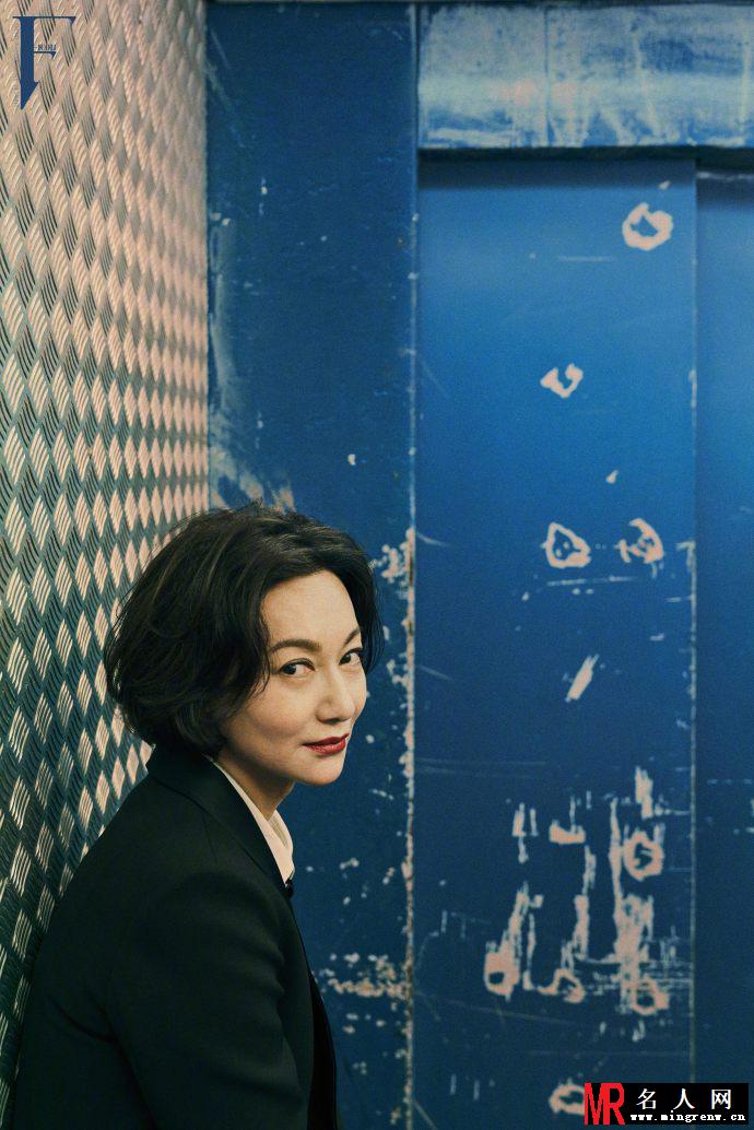 惠英红复古大片惊艳 云淡风轻展港女风(1)