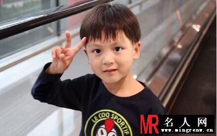 田亮儿子田宸羽近照 小名小亮仔(1)