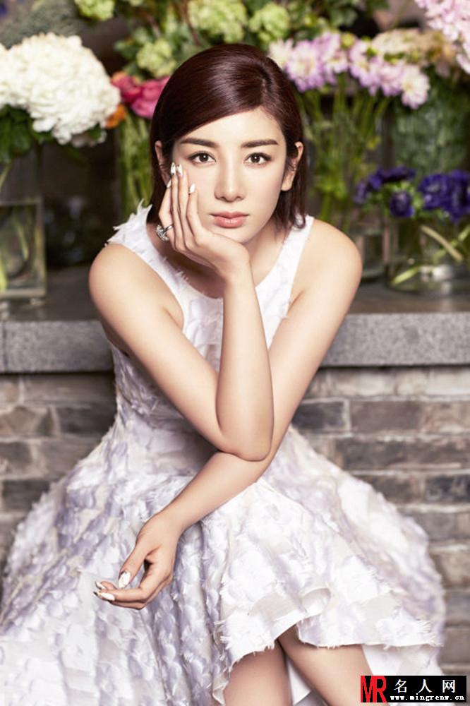 黄奕封面写真 目光如水气色明艳(1)