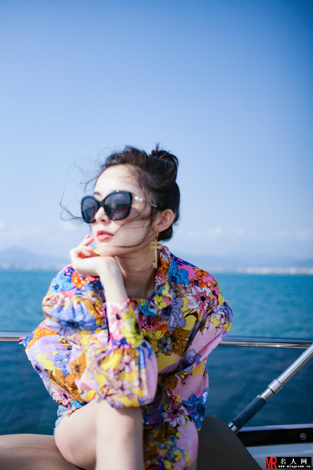 古力娜扎性感动人度假写真图片(1)