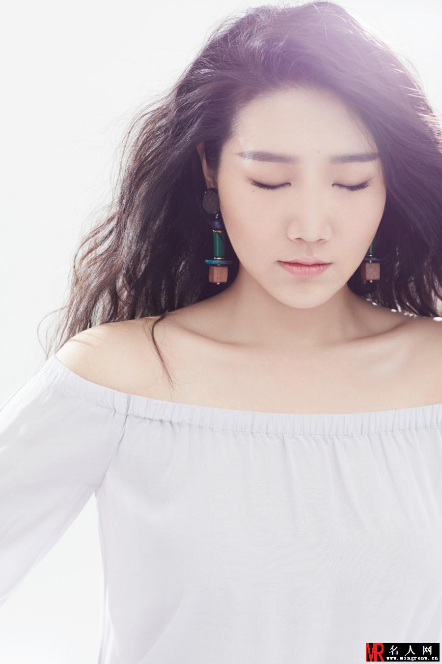 孙露全新唯美写真 尽显空灵温婉气质(1)