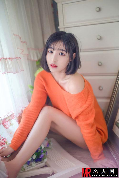 陈一雯休闲慵懒风写真 小露香肩甜美动人(1)