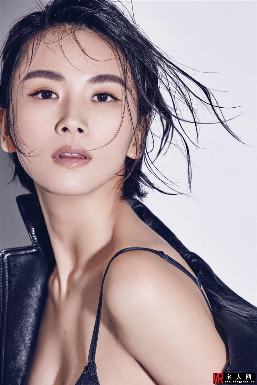 曹曦文杂志大片 真空出镜性感十足(1)