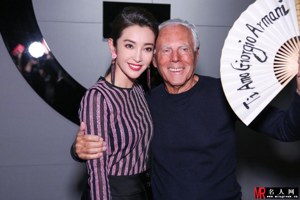 李冰冰亮相阿玛尼秋冬大秀 身着品牌系列服饰简洁优雅尽显女人味(1)